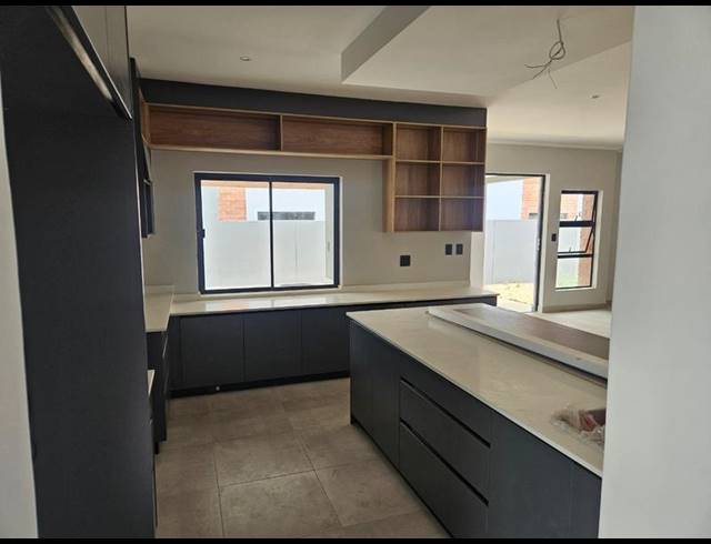 3 BEDROOM HOUSE FOR SALE IN SIX FOUNTAINS RESIDENTIAL ESTATE